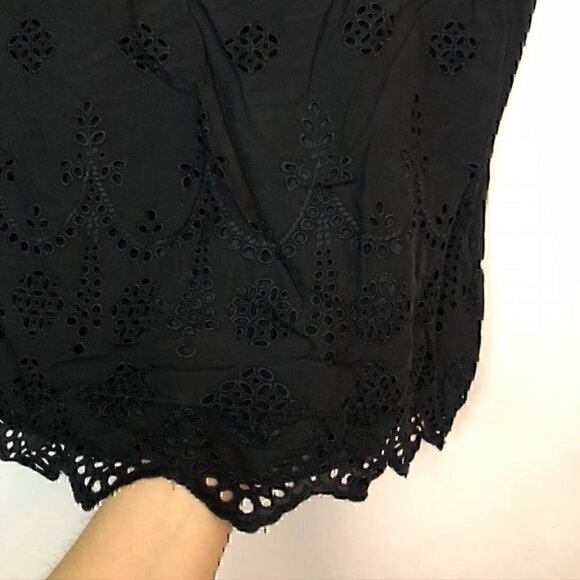 NWOT VINCE CAMUTO Scalloped Eyelet Top Solid Black Blouse Short Sleeve Viscose - Picture 5 of 7